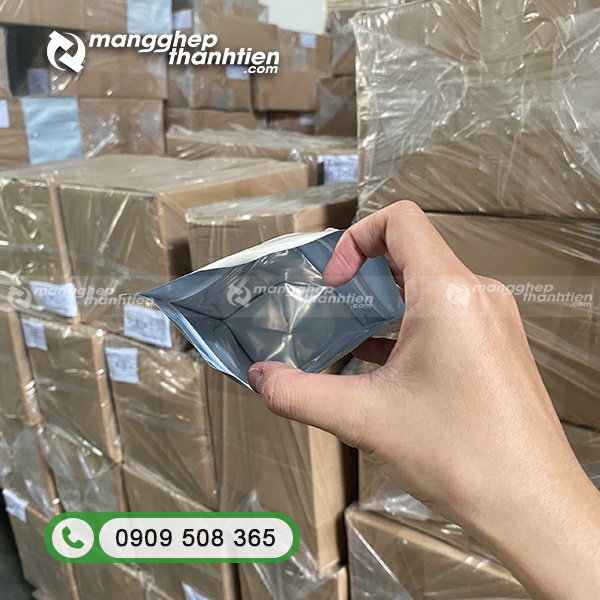 T&uacute;i zip bạc 2 mặt cản s&aacute;ng, gi&uacute;p sản phẩm được bảo quản l&acirc;u d&agrave;i