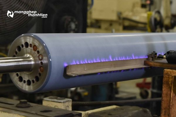 Xử l&yacute; corona l&agrave; g&igrave; &ndash; c&ocirc;ng nghệ xử l&yacute; bề mặt m&agrave;ng nhựa trong ng&agrave;nh bao b&igrave;