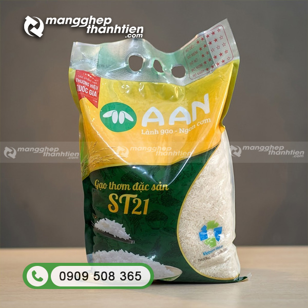 Bao b&igrave; gạo 5kg in logo v&agrave; th&ocirc;ng tin sản phẩm theo y&ecirc;u cầu.