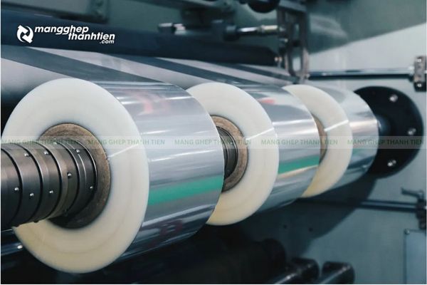 Cuộn màng nhựa BOPP trong suốt dùng cho sản xuất bao bì