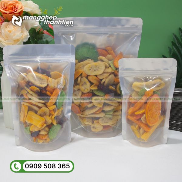 Túi zip bạc đựng trái cây sấy khô, chống ẩm và cản sáng hiệu quả.