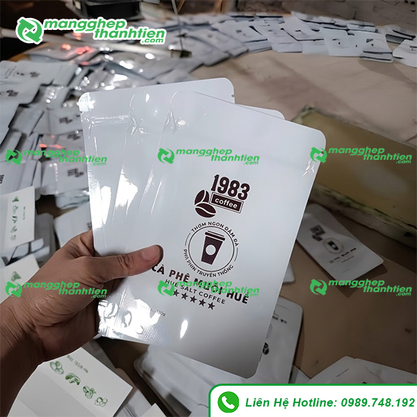 In t&uacute;i zipper 2 mặt sữa theo y&ecirc;u cầu tại xưởng