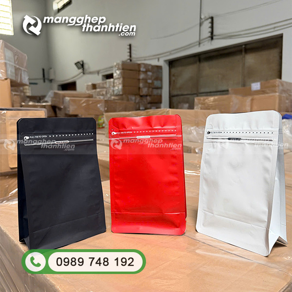 T&uacute;i zipper m&agrave;u tạo điểm nhấn cho sản phẩm v&agrave; thương hiệu
