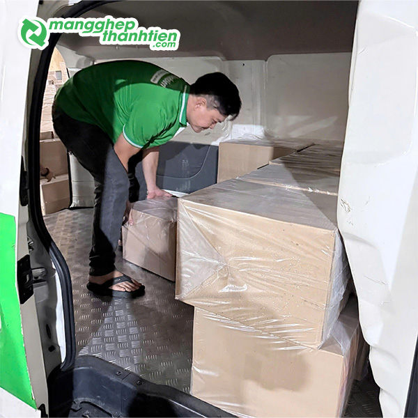 Phương tiện vận chuyển h&agrave;ng h&oacute;a của M&agrave;ng Gh&eacute;p Th&agrave;nh Tiến